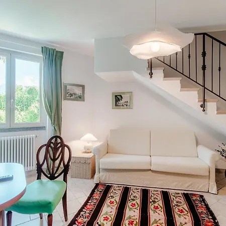 Lost In Paradise - By Myhomeincomo *