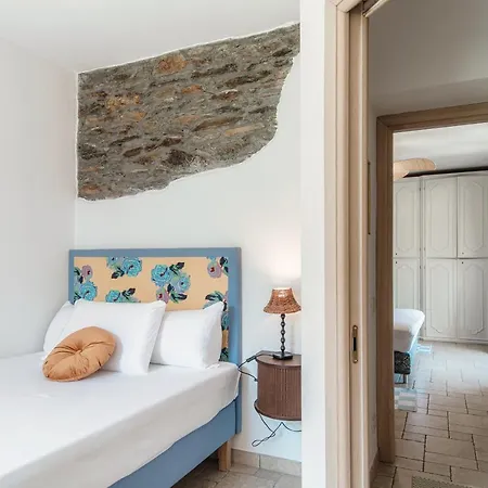 Lost In Paradise - By Myhomeincomo