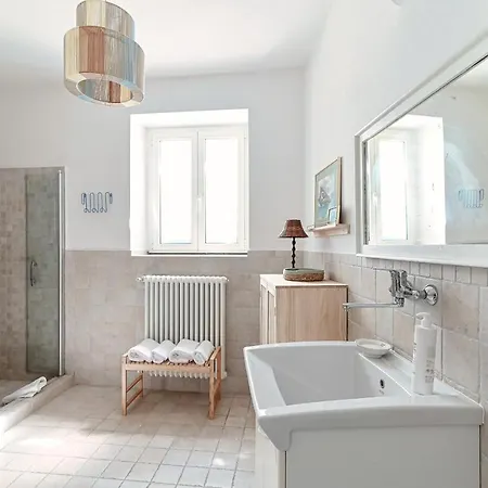 Lost In Paradise - By Myhomeincomo Semesterbostad *