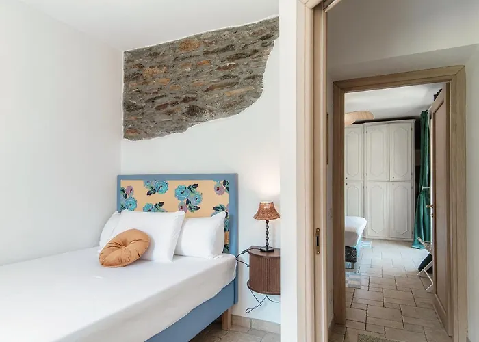 Lost In Paradise - By Myhomeincomo