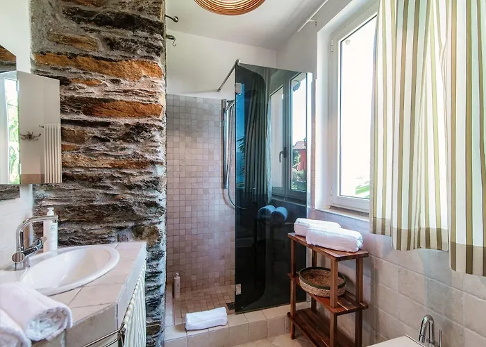 Lost In Paradise - By Myhomeincomo